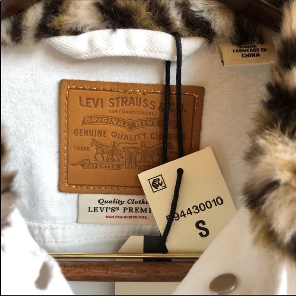 Levi’s white denim cropped jacket leopard - Picture 2 of 7